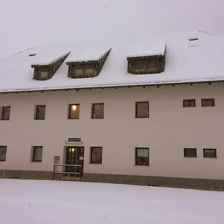 Apartmaji in sobe Tina Hiša za goste 3*