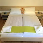 ゲストハウス Apartmaji In Sobe Tina 3*