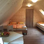 Apartmaji In Sobe Tina ゲストハウス 3*