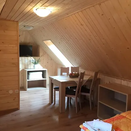 Apartmaji In Sobe Tina Pensión 3*